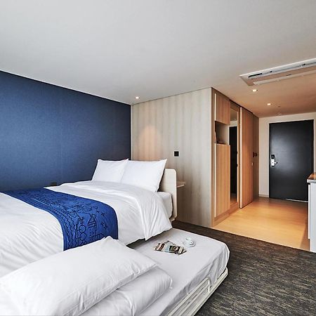 סאוגוויפו Jeju Pureun Hotel מראה חיצוני תמונה