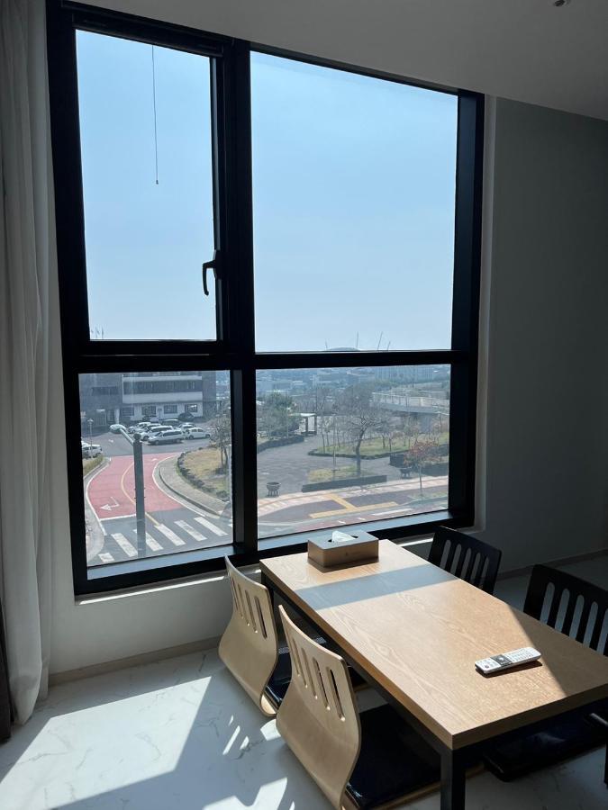 סאוגוויפו Jeju Pureun Hotel מראה חיצוני תמונה