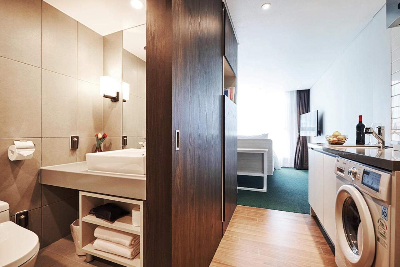 סאוגוויפו Jeju Pureun Hotel מראה חיצוני תמונה