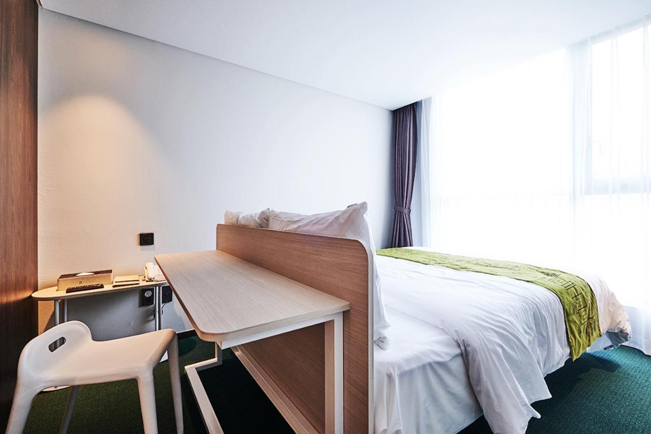 סאוגוויפו Jeju Pureun Hotel מראה חיצוני תמונה