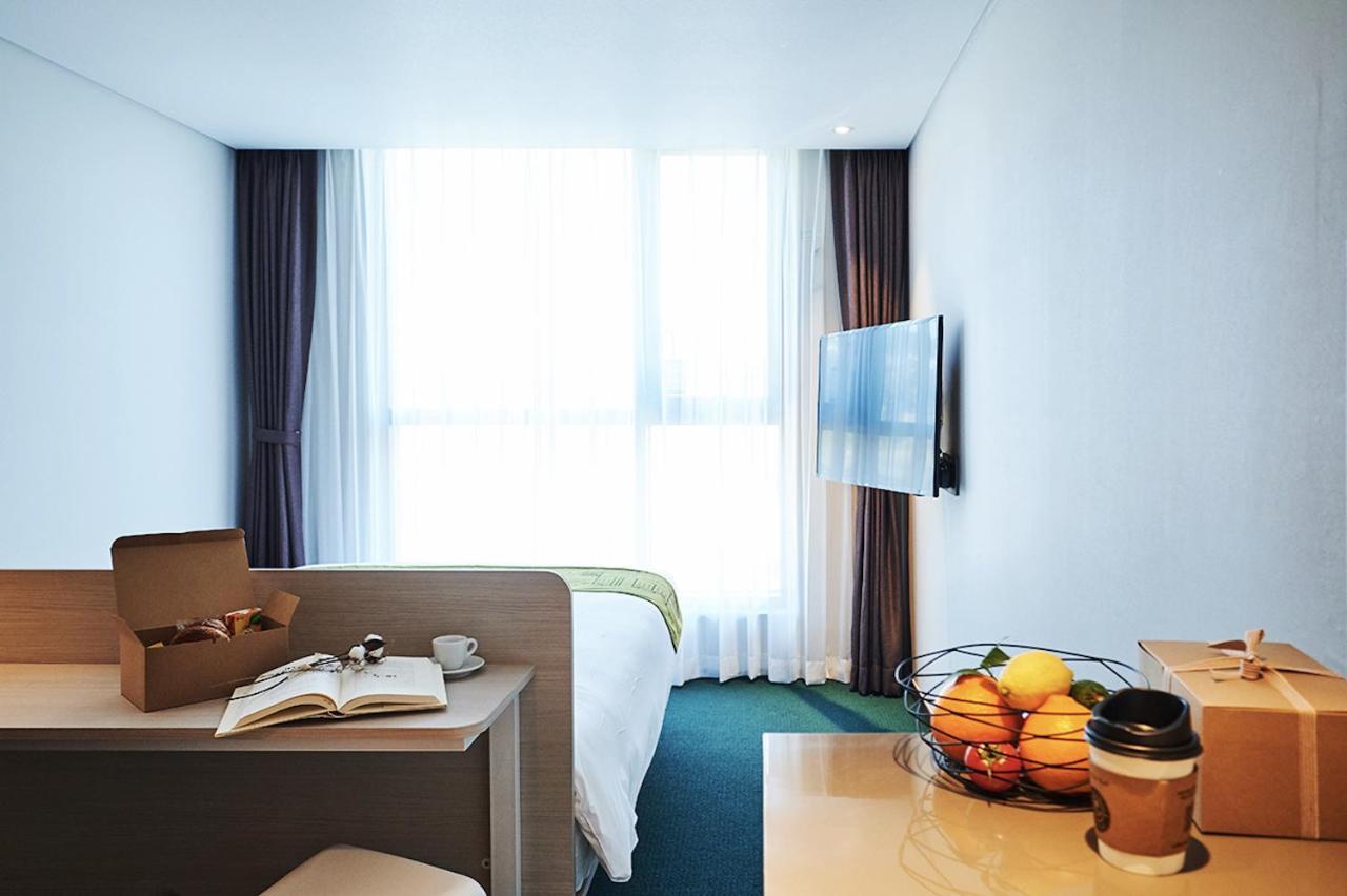 סאוגוויפו Jeju Pureun Hotel מראה חיצוני תמונה