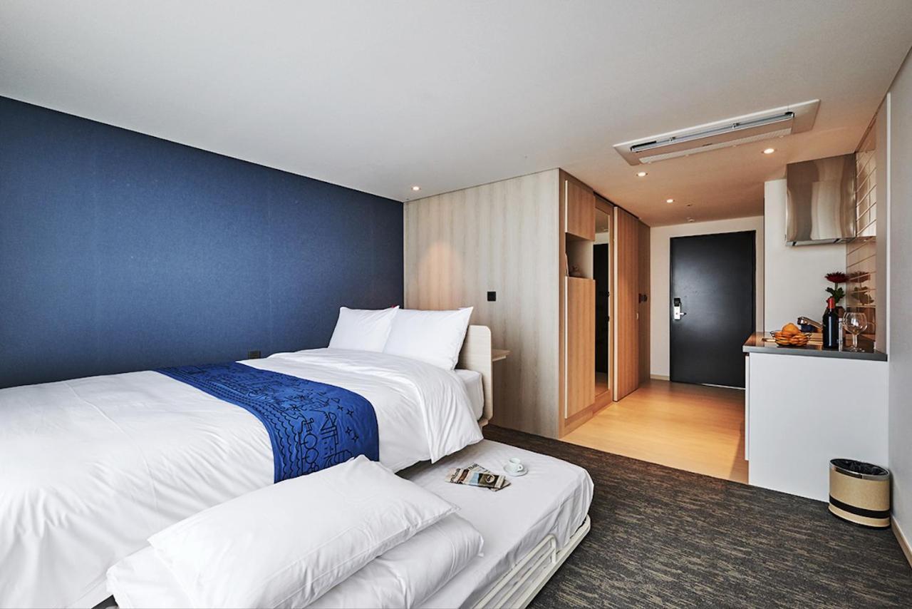 סאוגוויפו Jeju Pureun Hotel מראה חיצוני תמונה