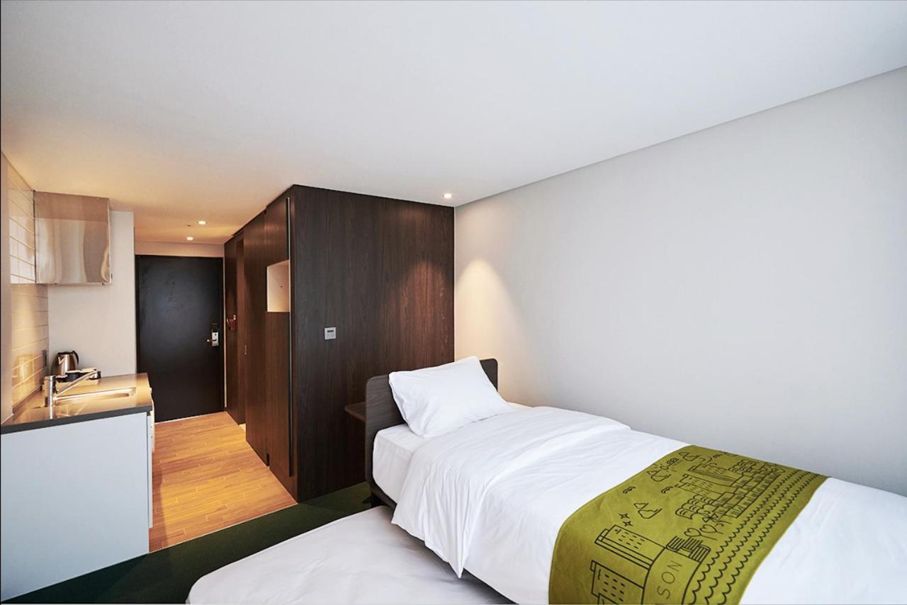 סאוגוויפו Jeju Pureun Hotel מראה חיצוני תמונה