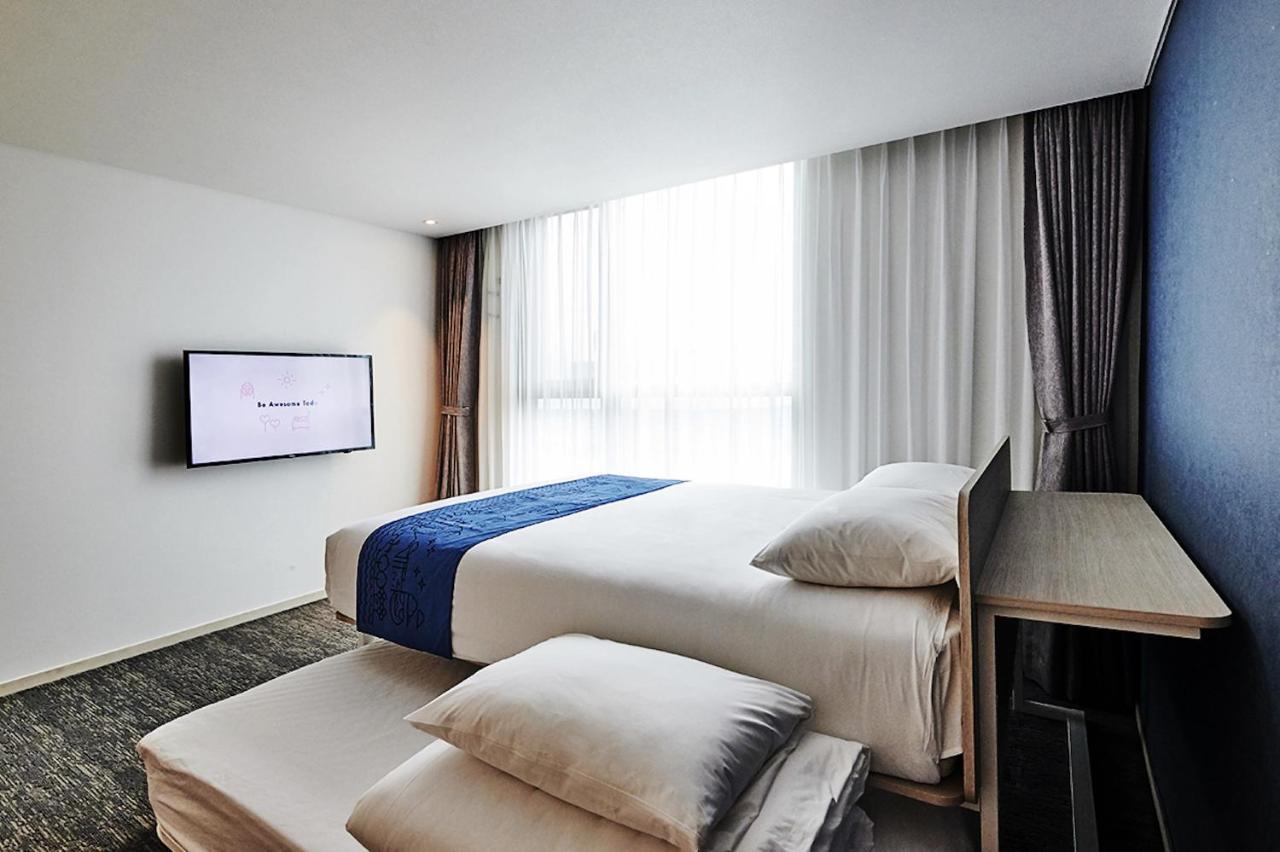 סאוגוויפו Jeju Pureun Hotel מראה חיצוני תמונה