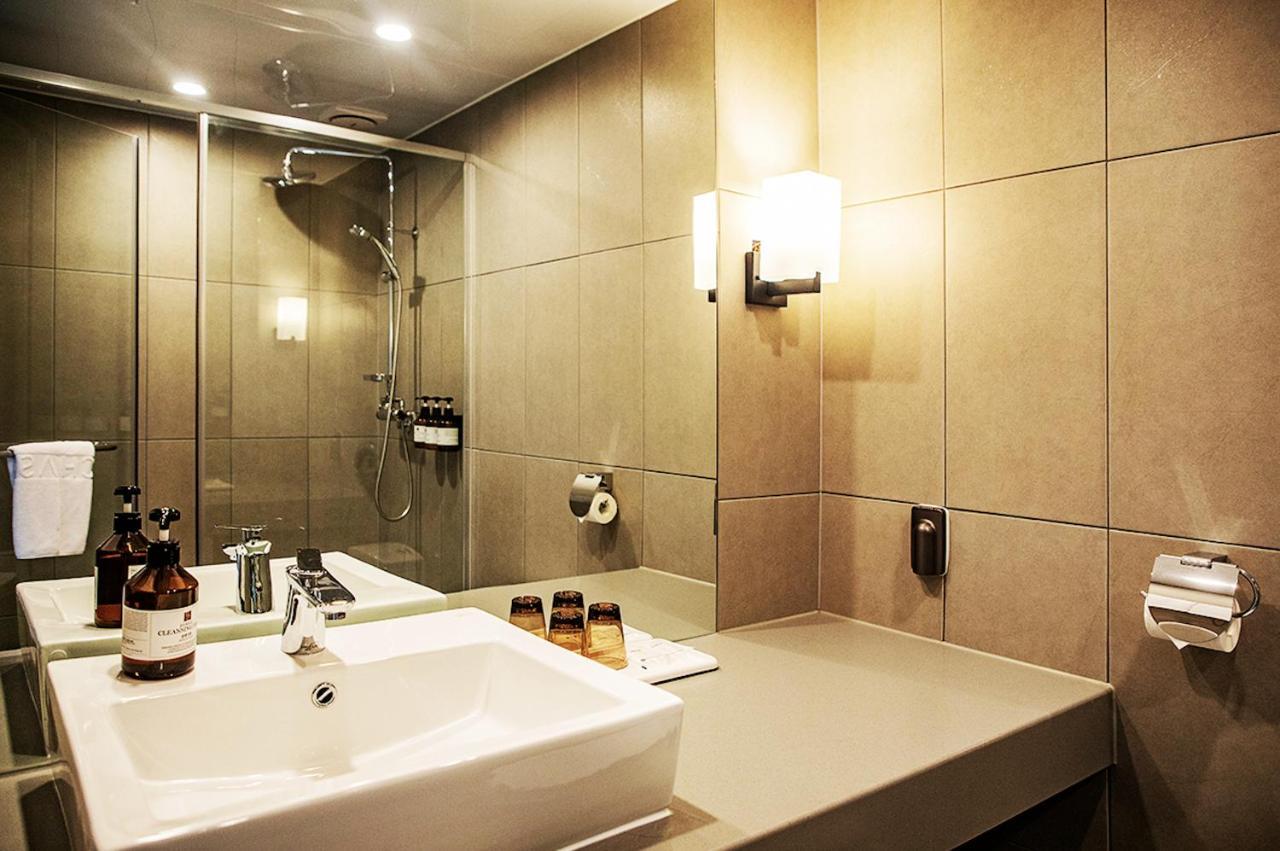 סאוגוויפו Jeju Pureun Hotel מראה חיצוני תמונה
