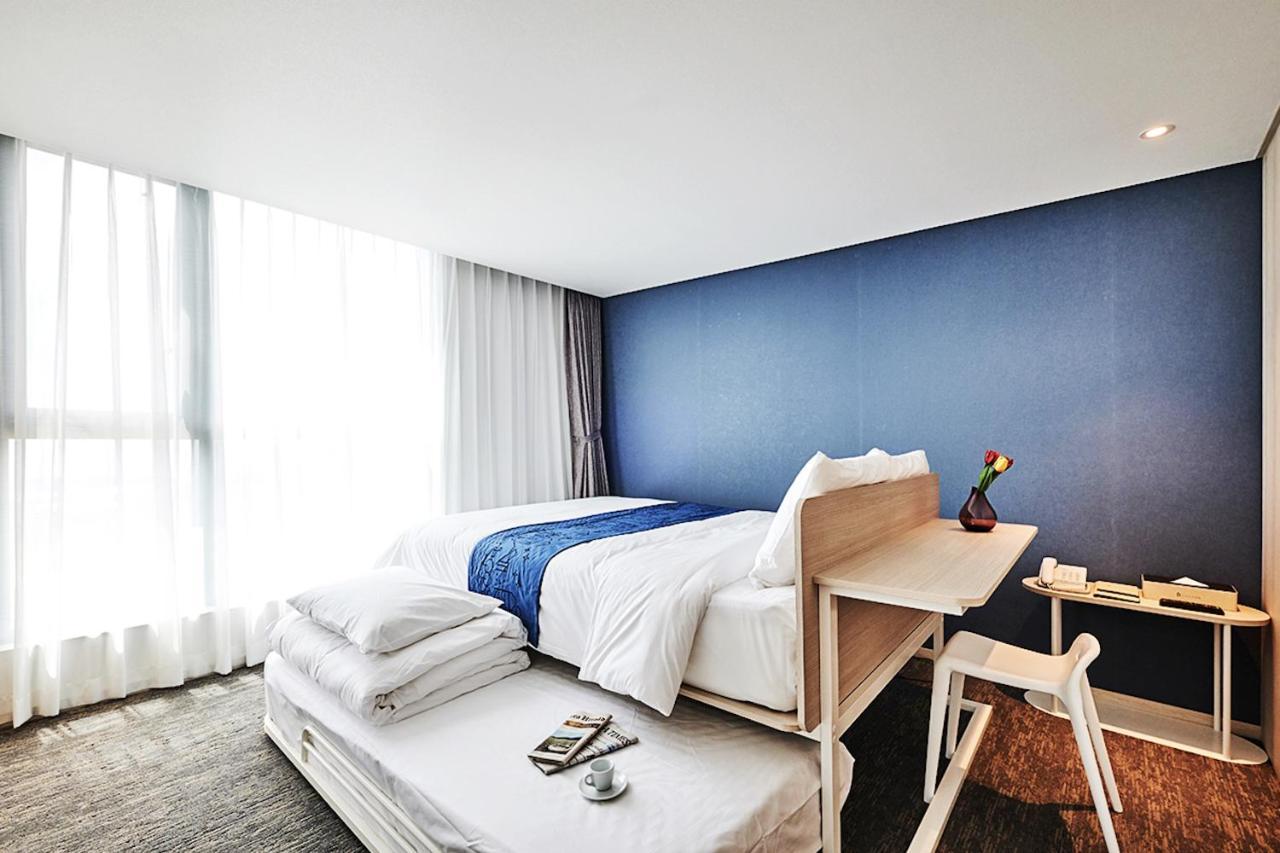 סאוגוויפו Jeju Pureun Hotel מראה חיצוני תמונה