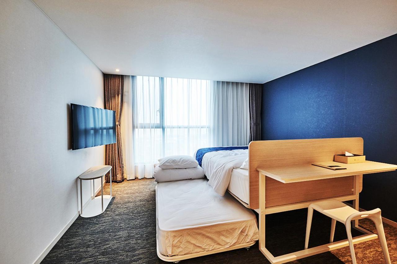 סאוגוויפו Jeju Pureun Hotel מראה חיצוני תמונה