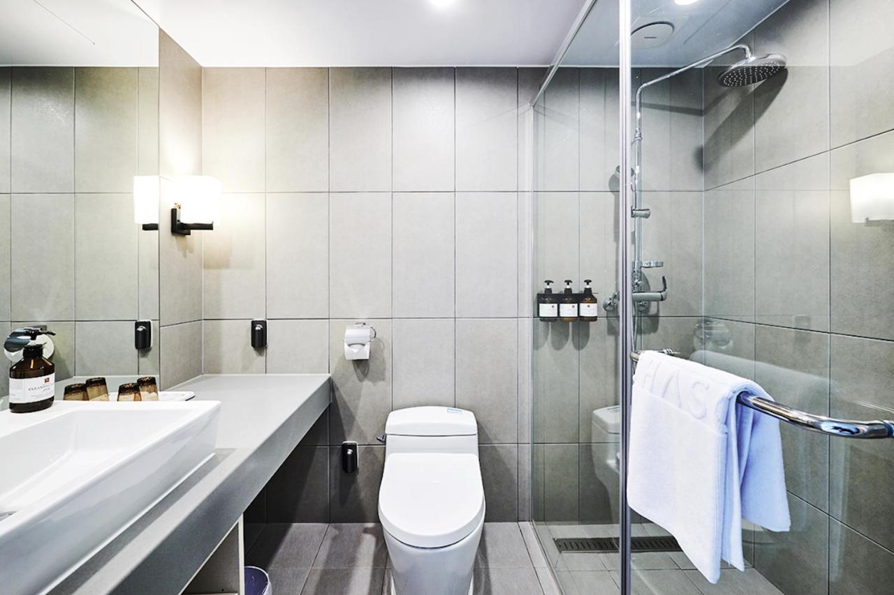 סאוגוויפו Jeju Pureun Hotel מראה חיצוני תמונה