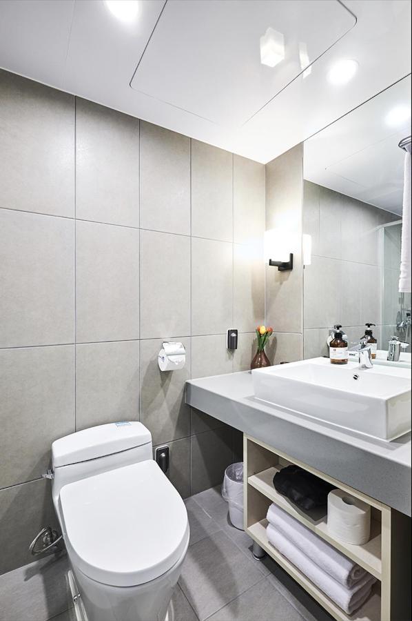 סאוגוויפו Jeju Pureun Hotel מראה חיצוני תמונה