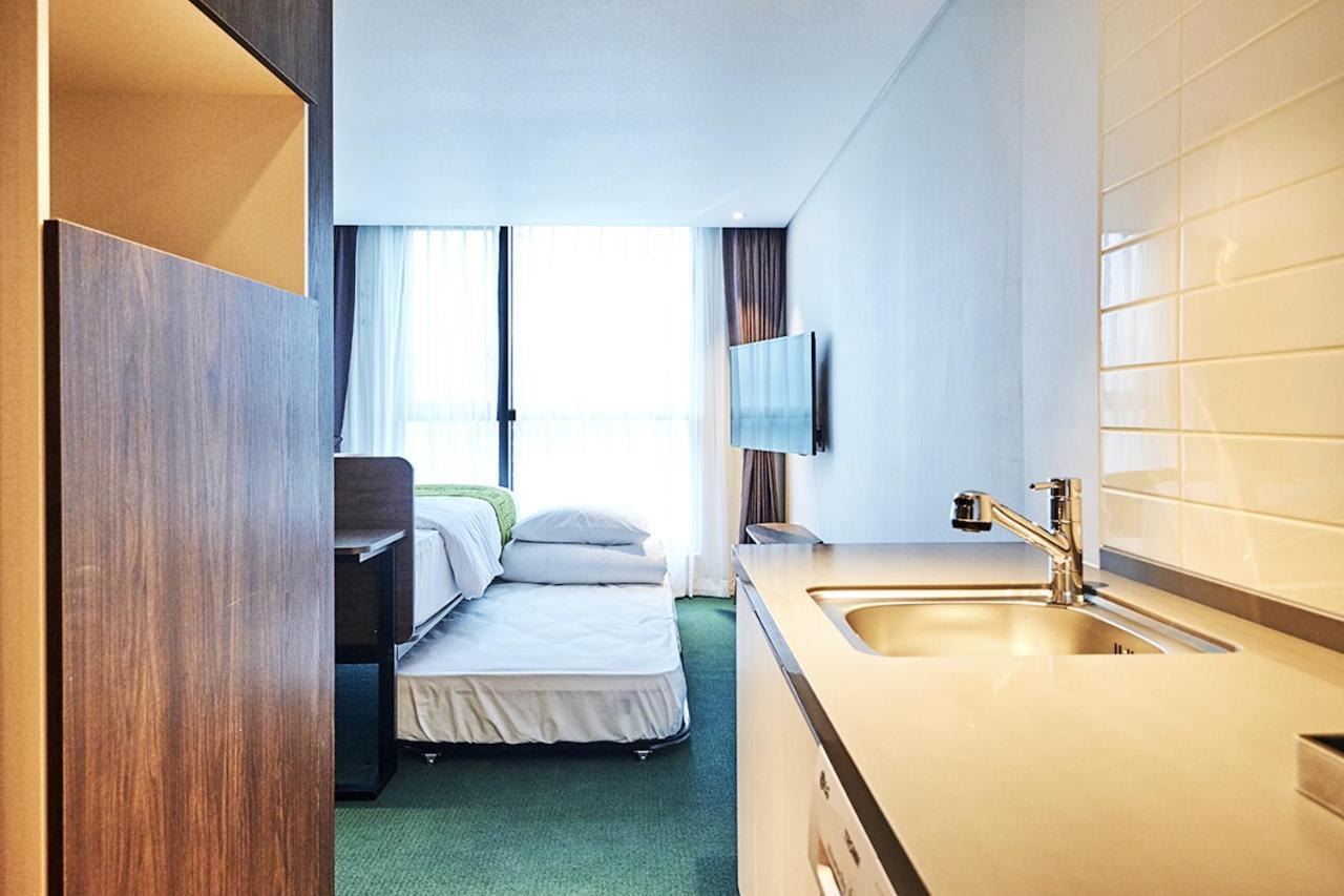 סאוגוויפו Jeju Pureun Hotel מראה חיצוני תמונה