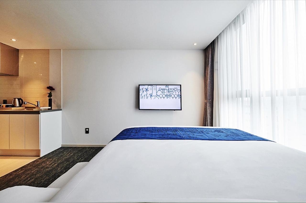 סאוגוויפו Jeju Pureun Hotel מראה חיצוני תמונה