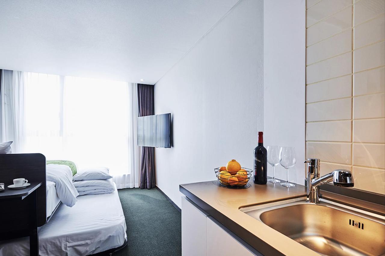 סאוגוויפו Jeju Pureun Hotel מראה חיצוני תמונה