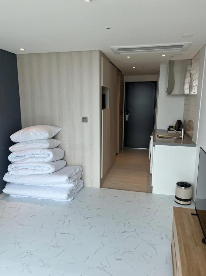 סאוגוויפו Jeju Pureun Hotel מראה חיצוני תמונה