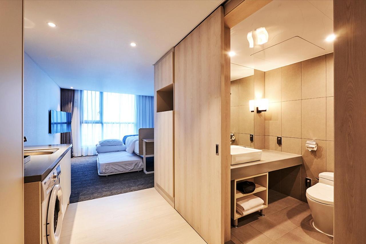 סאוגוויפו Jeju Pureun Hotel מראה חיצוני תמונה