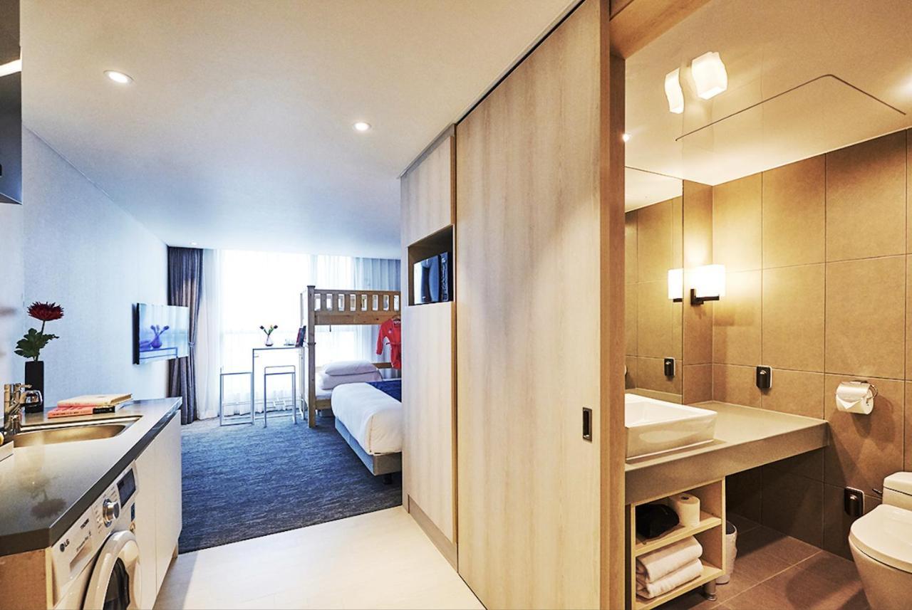 סאוגוויפו Jeju Pureun Hotel מראה חיצוני תמונה